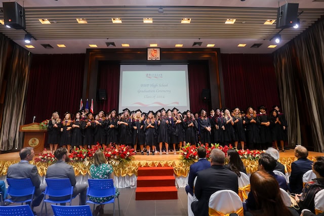 18 5 24 IB Graduation day 283